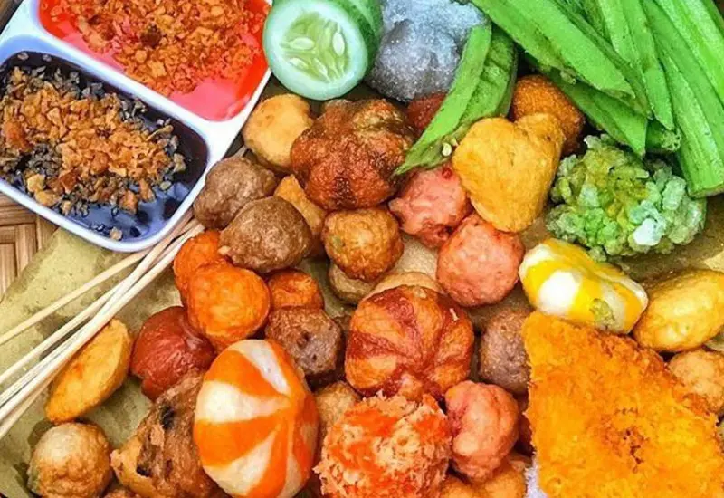 Chợ đ&ecirc;m l&agrave;ng đại học: Thi&ecirc;n đường mua sắm của sinh vi&ecirc;n 11