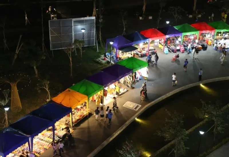 Chợ đ&ecirc;m l&agrave;ng đại học: Thi&ecirc;n đường mua sắm của sinh vi&ecirc;n 2