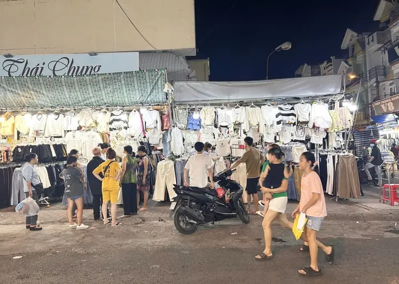 Chợ Hạnh Th&ocirc;ng T&acirc;y, thủ phủ thời trang gi&aacute; rẻ ngay tại S&agrave;i G&ograve;n 10