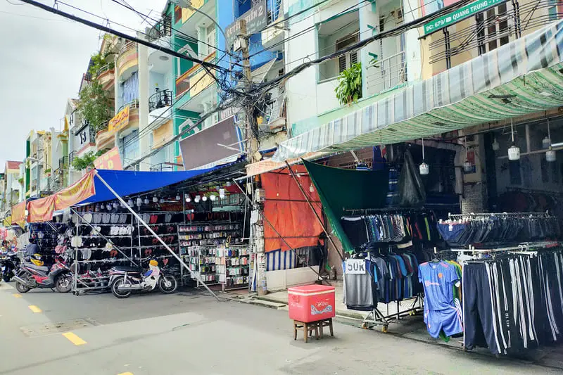 Chợ Hạnh Th&ocirc;ng T&acirc;y, thủ phủ thời trang gi&aacute; rẻ ngay tại S&agrave;i G&ograve;n 11