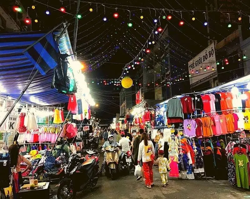 Chợ Hạnh Th&ocirc;ng T&acirc;y, thủ phủ thời trang gi&aacute; rẻ ngay tại S&agrave;i G&ograve;n 4