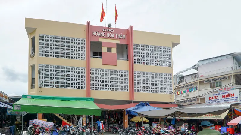 Chợ Ho&agrave;ng Hoa Th&aacute;m: Điểm đến mua sắm độc đ&aacute;o của S&agrave;i G&ograve;n 2