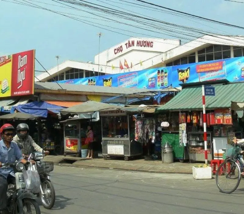 Chợ T&acirc;n Hương: Thi&ecirc;n đường mua sắm v&agrave; ẩm thực tại quận T&acirc;n Ph&uacute; 2