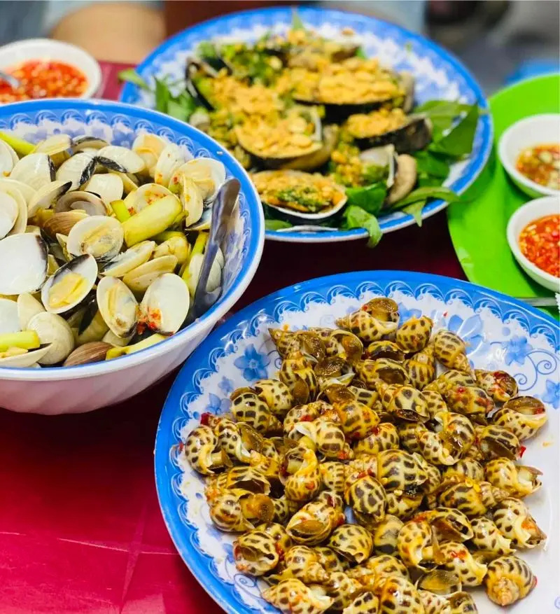 Chợ X&oacute;m Chiếu quận 4 c&oacute; g&igrave; m&agrave; đốn tim t&iacute;n đồ ẩm thực S&agrave;i G&ograve;n 4