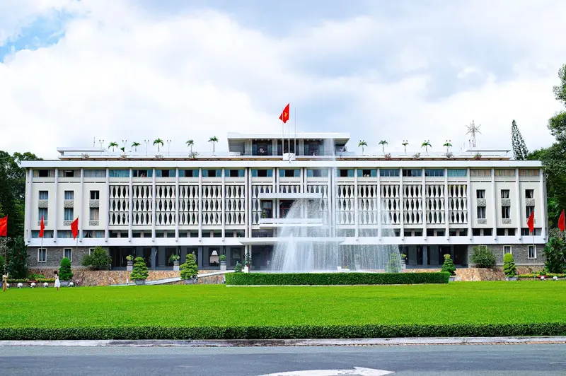 C&ocirc;ng vi&ecirc;n 30/4: Nơi tụ tập h&oacute;ng m&aacute;t cuối tuần ngay quận 1 6