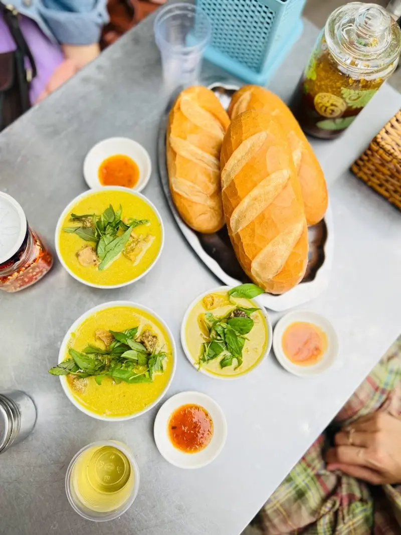 Food tour dọc tuyến metro số 1: Chặng dừng kh&aacute;m ph&aacute; từng hương vị 12