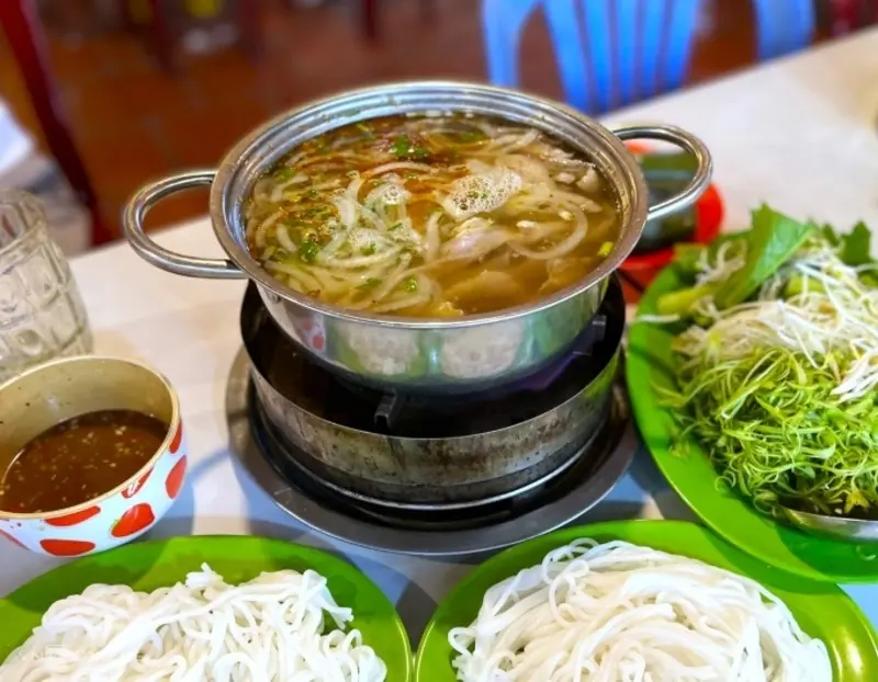 Food tour dọc tuyến metro số 1: Chặng dừng kh&aacute;m ph&aacute; từng hương vị 13