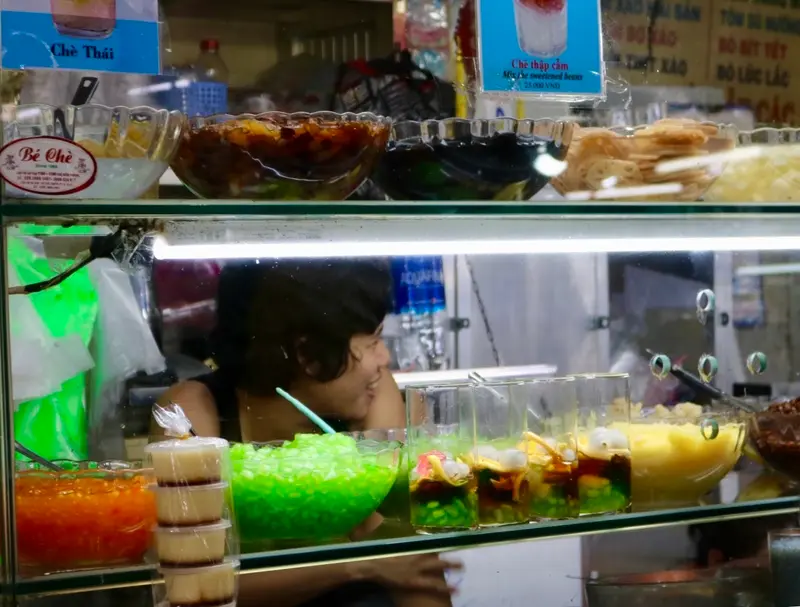 Food tour dọc tuyến metro số 1: Chặng dừng kh&aacute;m ph&aacute; từng hương vị 2