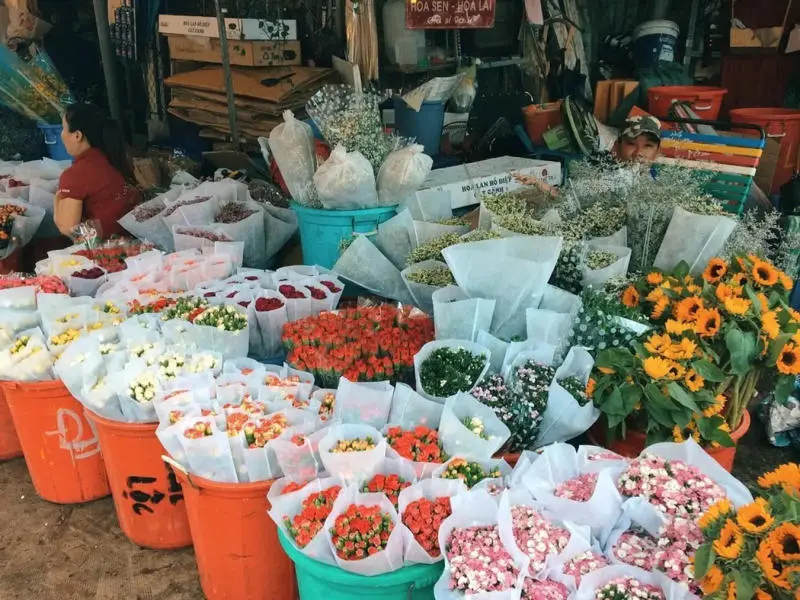 Kh&aacute;m ph&aacute; chợ Hồ Thị Kỷ, khu chợ hoa nhộn nhịp về đ&ecirc;m 2