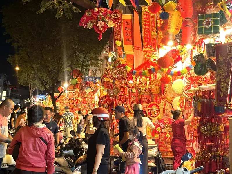 Kh&aacute;m ph&aacute; phường Chợ Lớn với lịch sử, văn h&oacute;a đậm n&eacute;t Hoa 6