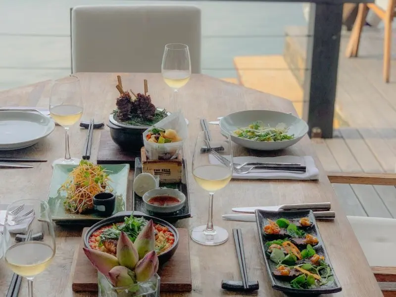 Khám phá The Deck Saigon: Nhà hàng sang trọng bên bờ sông Sài Gòn 2