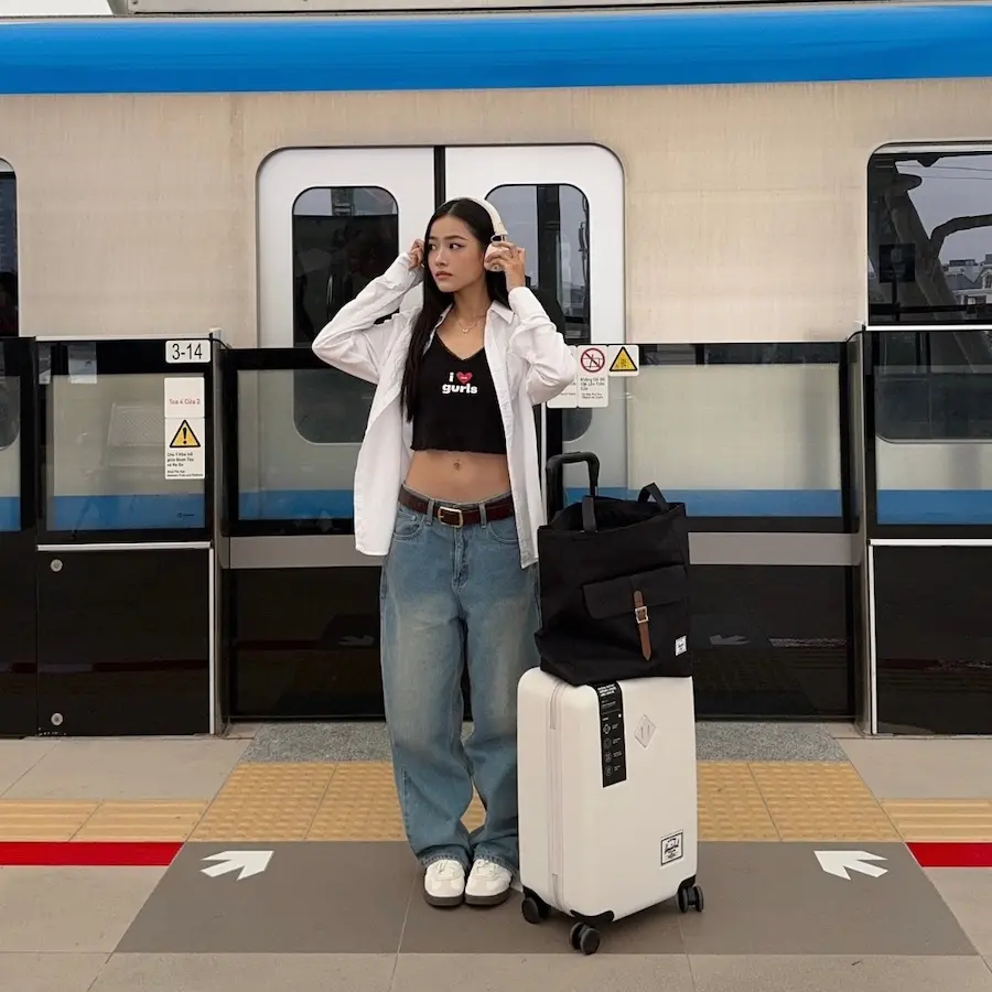Loạt g&oacute;c check-in cực điện ảnh tại metro Bến Th&agrave;nh Suối Ti&ecirc;n 25