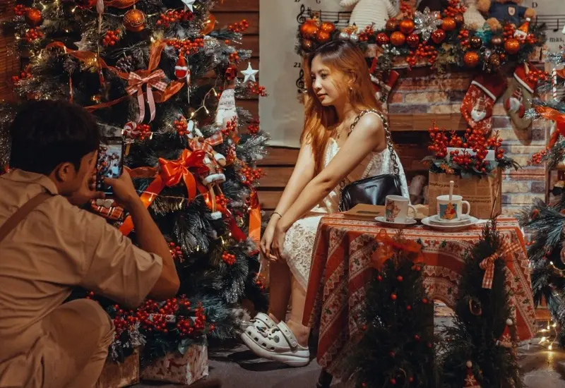 Lưu ngay 9 Rooftop trang tr&iacute; Noel si&ecirc;u đẹp tại S&agrave;i G&ograve;n 6