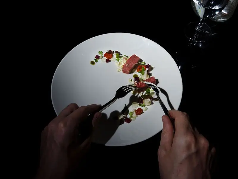 Noir dining in the dark - Trải nghiệm ăn trong b&oacute;ng tối độc lạ tại S&agrave;i G&ograve;n 2