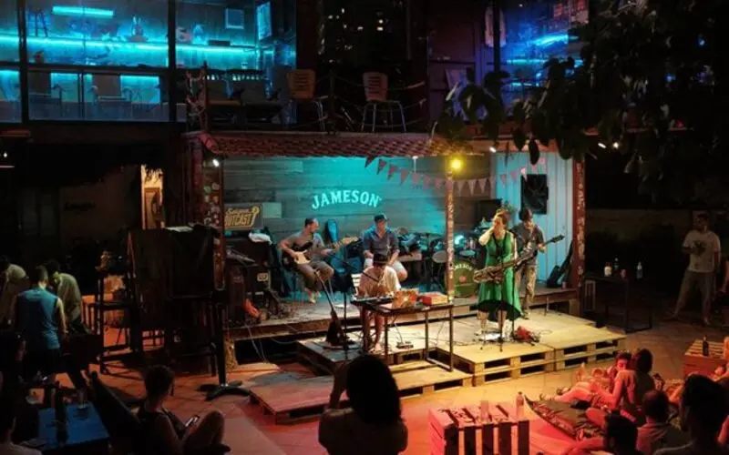 Saigon Outcast, điểm giải tr&iacute; đậm c&aacute; t&iacute;nh v&agrave; phong c&aacute;ch đường phố 7
