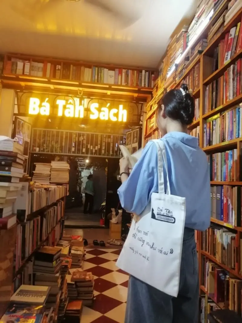 Top 8 tiệm s&aacute;ch cũ nổi tiếng ở TP.HCM bạn kh&ocirc;ng thể bỏ qua 2