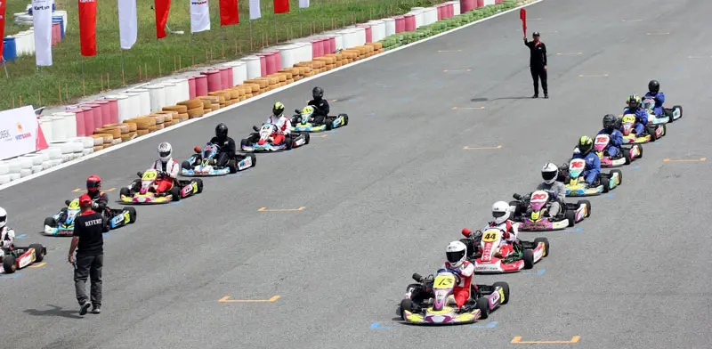 Trải nghiệm đua xe Go Kart cực ch&aacute;y cho team m&ecirc; tốc độ 10