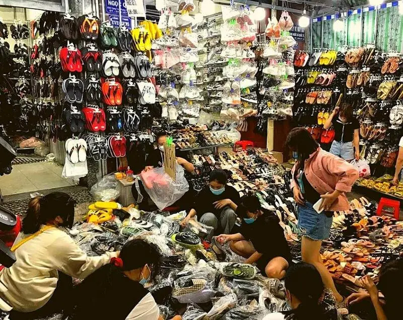 Truy t&igrave;m 10 khu chợ đồ si gi&aacute; rẻ nức tiếng S&agrave;i G&ograve;n 10