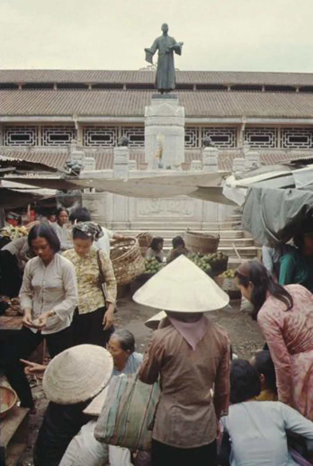 Vi vu chợ B&igrave;nh T&acirc;y: Ng&ocirc;i chợ cổ lớn nhất S&agrave;i Th&agrave;nh 13