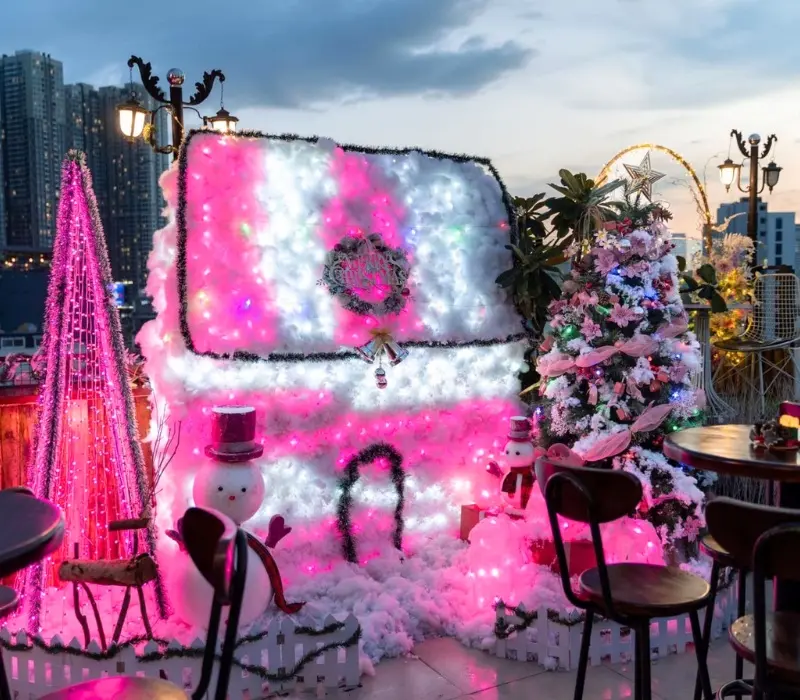 Lưu ngay 9 Rooftop trang trí Noel siêu đẹp tại Sài Gòn
