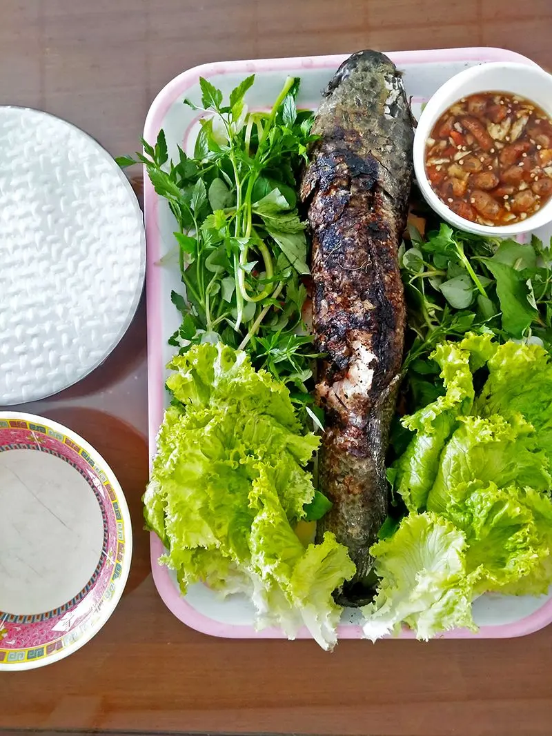 C&aacute; l&oacute;c nướng trui Tiền Giang, m&oacute;n ăn b&igrave;nh dị của v&ugrave;ng s&ocirc;ng nước 4