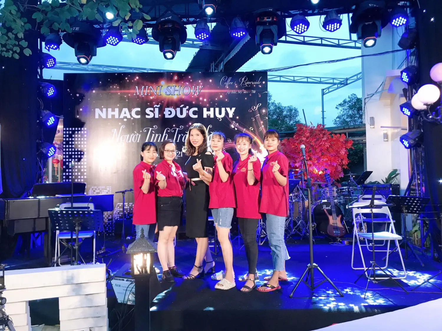 Đến Riverside Coffee cảm nhận kh&ocirc;ng gian trong l&agrave;nh kế b&ecirc;n hồ nước thơ mộng 5