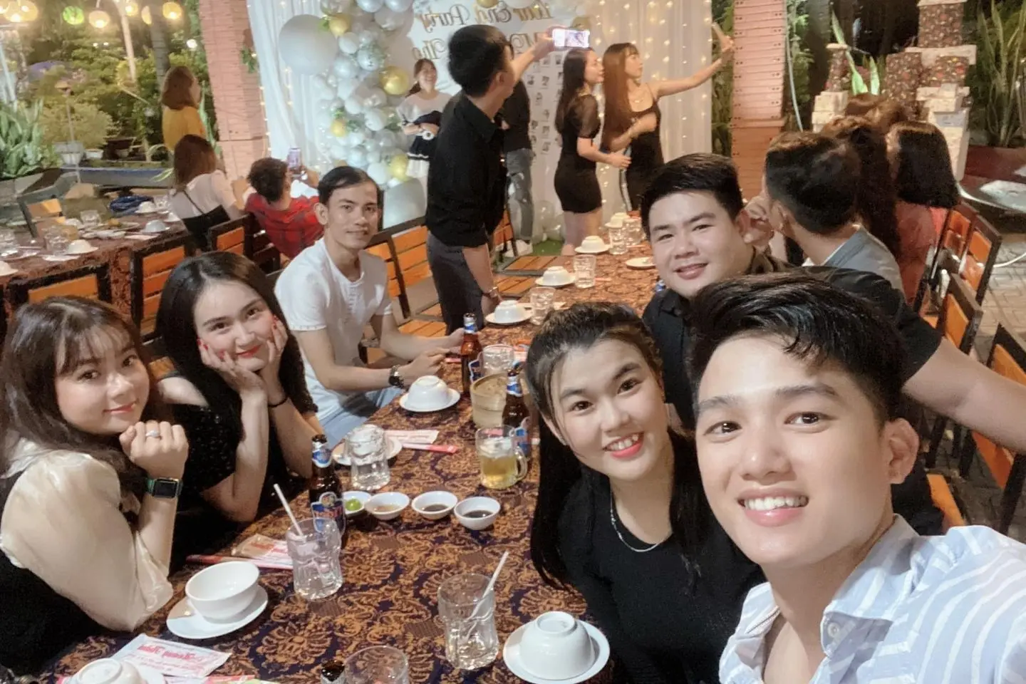 Gh&eacute; qu&aacute;n Hải sản Ho&agrave;ng Th&agrave;nh, thử ngay hải sản view s&ocirc;ng 10