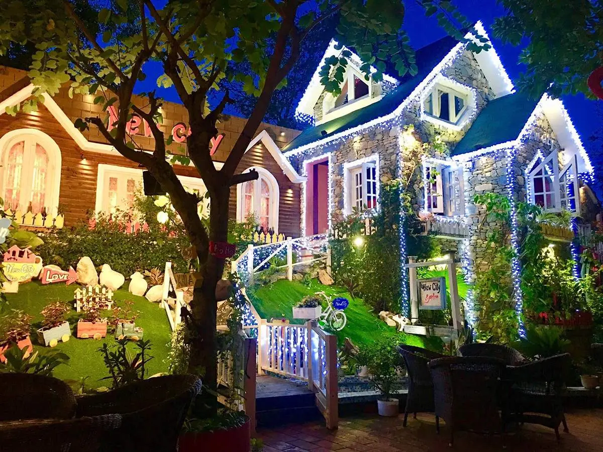 Kh&aacute;m ph&aacute; New City Cafe với kh&ocirc;ng gian l&atilde;ng mạn v&agrave; đầy m&agrave;u sắc 2