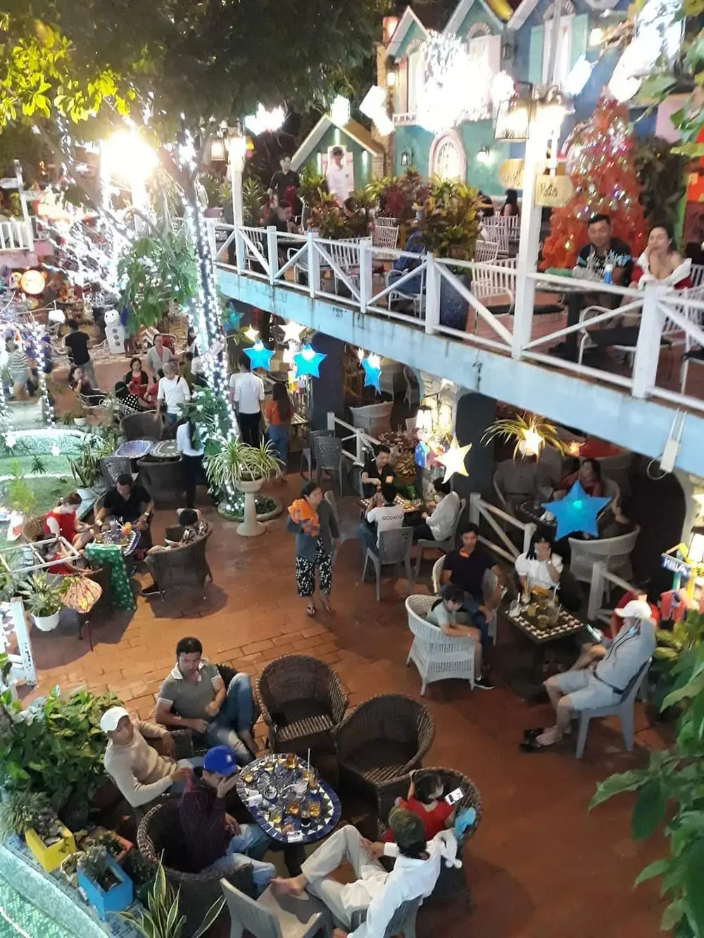 Kh&aacute;m ph&aacute; New City Cafe với kh&ocirc;ng gian l&atilde;ng mạn v&agrave; đầy m&agrave;u sắc 3