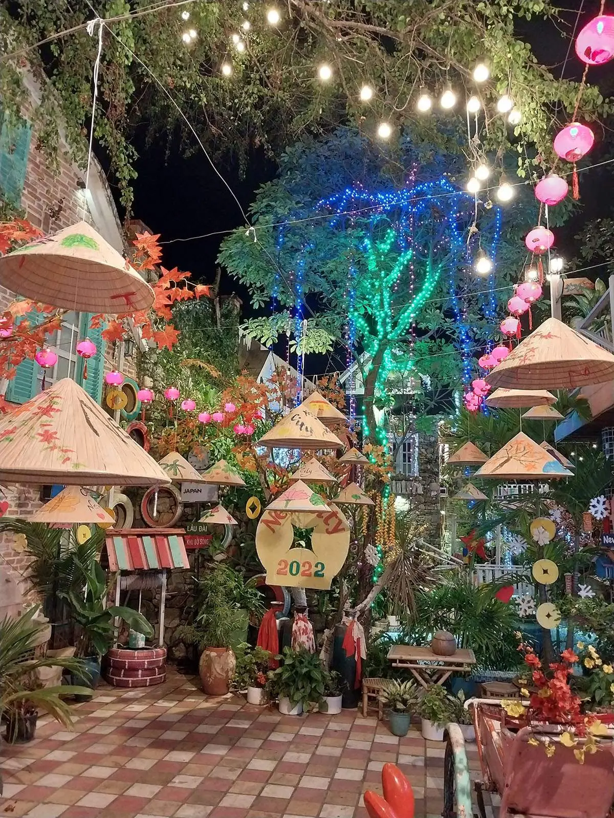 Kh&aacute;m ph&aacute; New City Cafe với kh&ocirc;ng gian l&atilde;ng mạn v&agrave; đầy m&agrave;u sắc 4