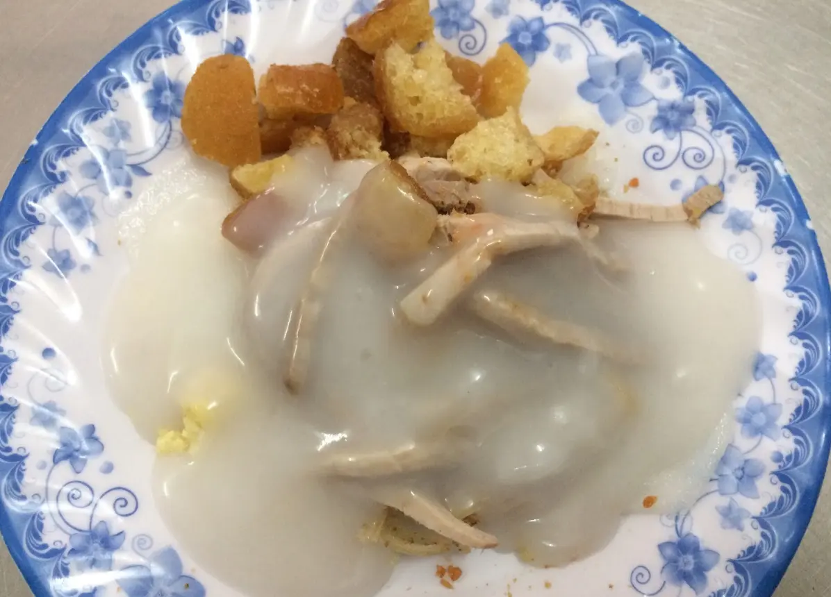 Thưởng thức hương vị quê mặn mà với quán Bánh bèo chợ Hàng Bông 8