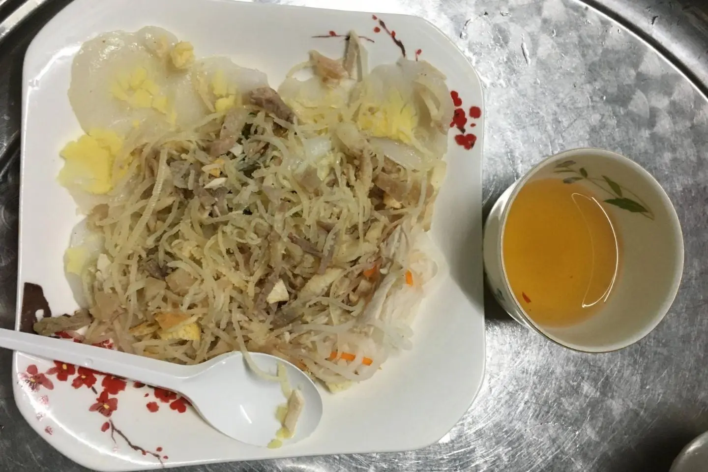 Thưởng thức hương vị quê mặn mà với quán Bánh bèo chợ Hàng Bông 3