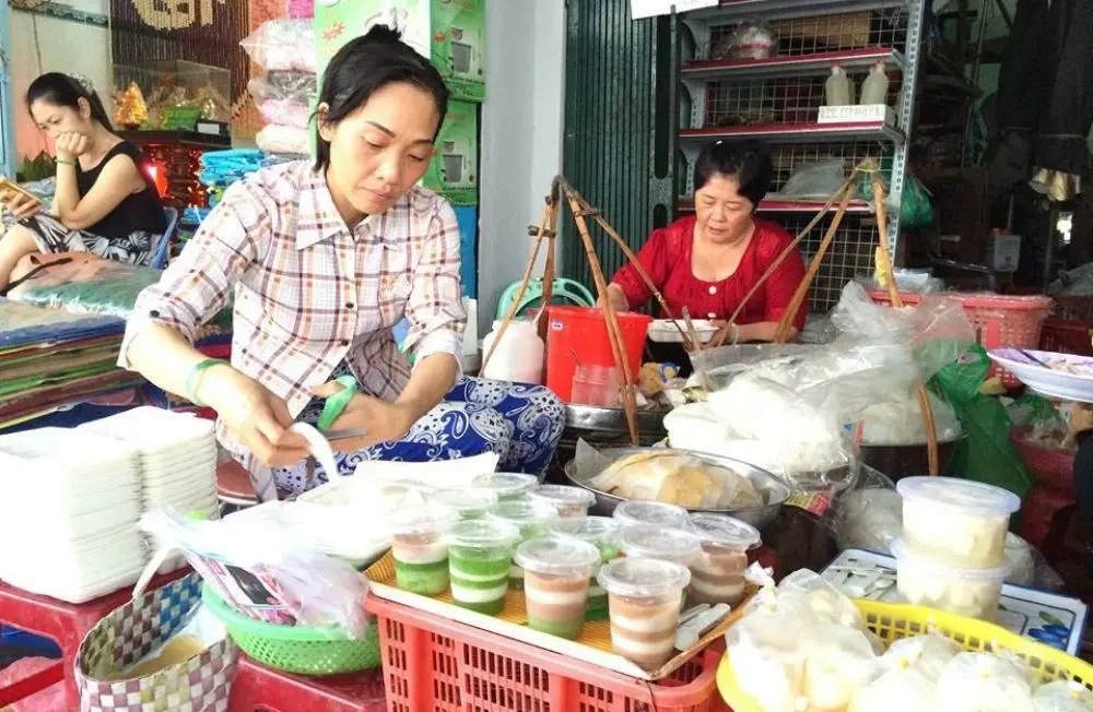 Thưởng thức hương vị quê mặn mà với quán Bánh bèo chợ Hàng Bông 9