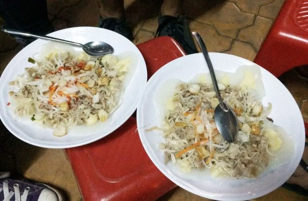 Thưởng thức hương vị quê mặn mà với quán Bánh bèo chợ Hàng Bông 2
