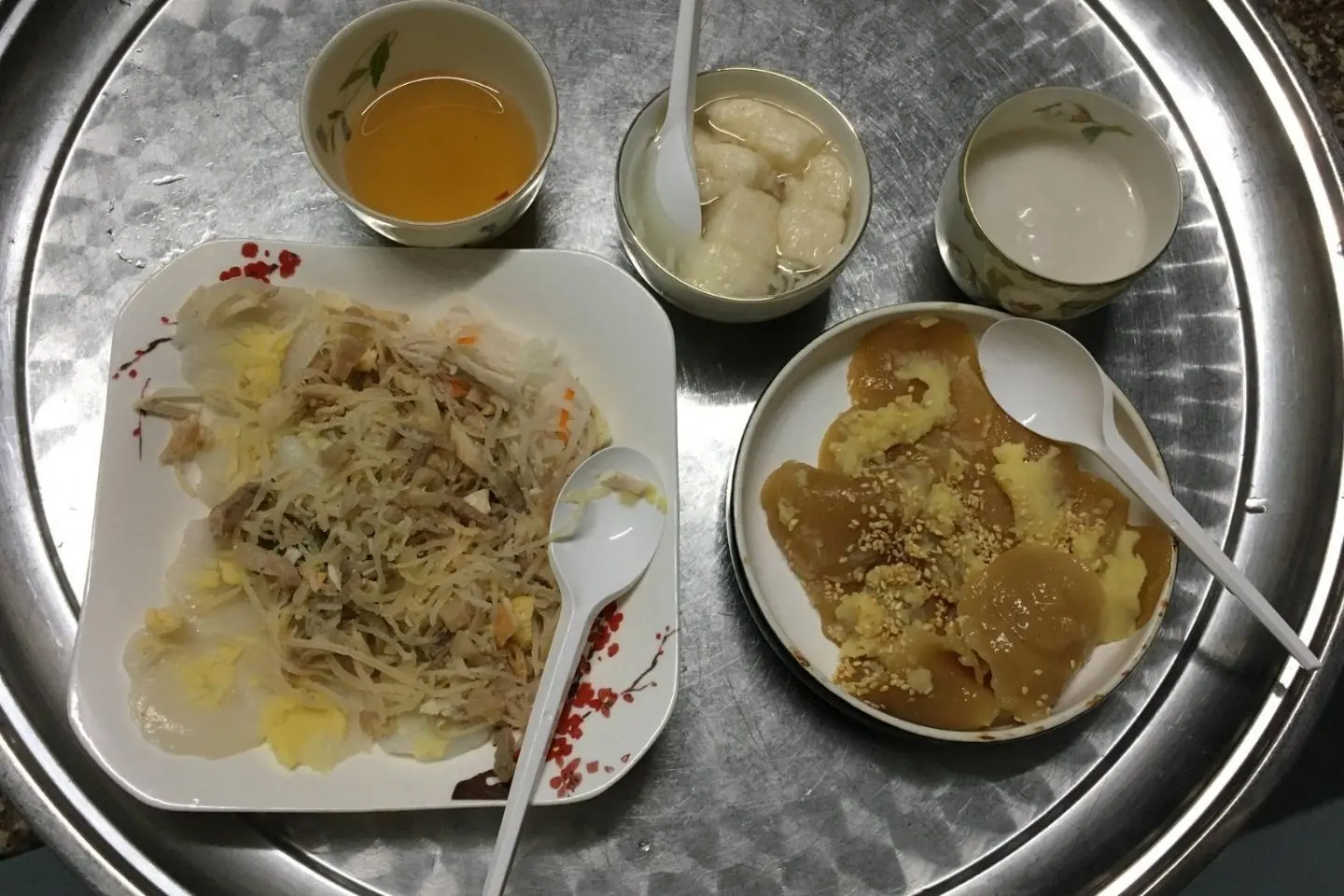 Thưởng thức hương vị quê mặn mà với quán Bánh bèo chợ Hàng Bông 7