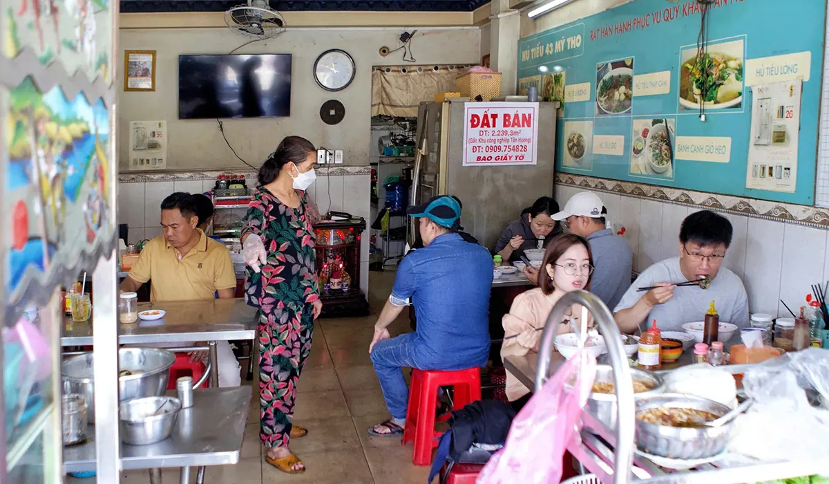 Về Tiền Giang ghé Quán hủ tiếu Tám Lài nổi tiếng 2