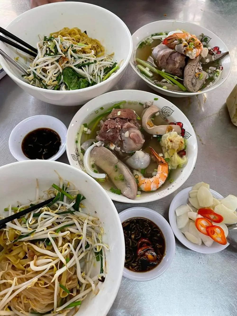Về Tiền Giang ghé Quán hủ tiếu Tám Lài nổi tiếng 3