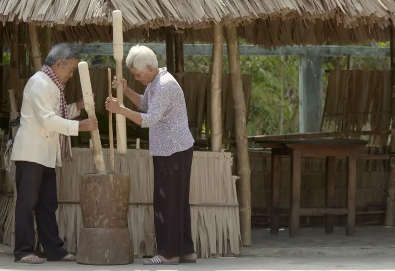 Cốm dẹp Tr&agrave; Vinh: Đặc sản nổi tiếng bao đời của người Khmer 7