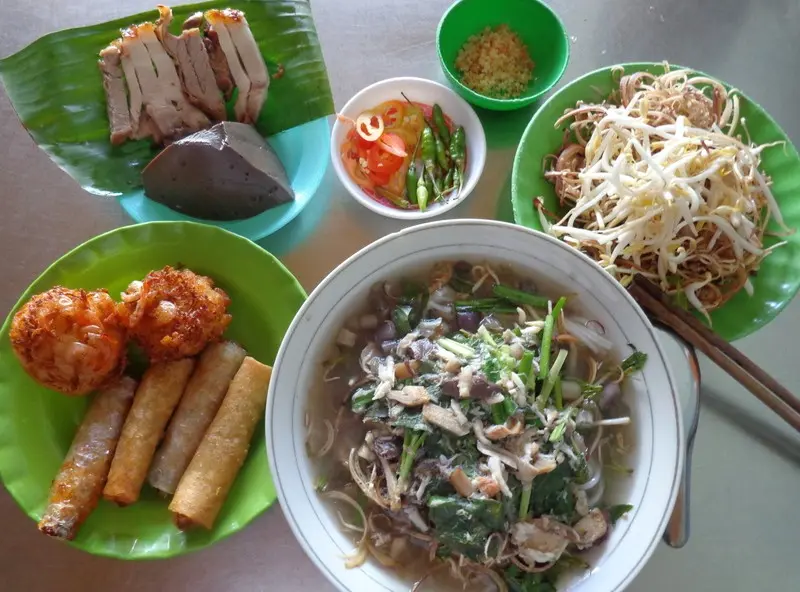 Về Tr&agrave; Vinh thưởng thức m&oacute;n b&uacute;n nước l&egrave;o đậm vị miền qu&ecirc; 2