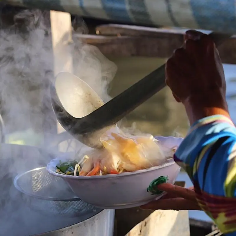 Về Tr&agrave; Vinh thưởng thức m&oacute;n b&uacute;n nước l&egrave;o đậm vị miền qu&ecirc; 4