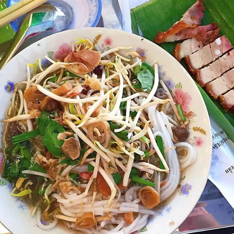Về Tr&agrave; Vinh thưởng thức m&oacute;n b&uacute;n nước l&egrave;o đậm vị miền qu&ecirc; 6