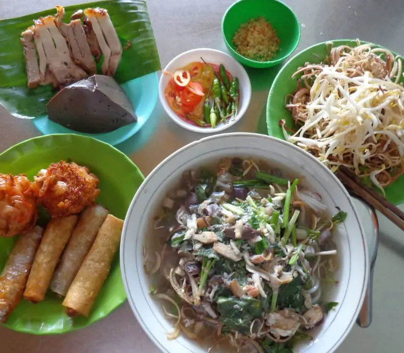 Về Trà Vinh thưởng thức món bún nước lèo đậm vị miền quê