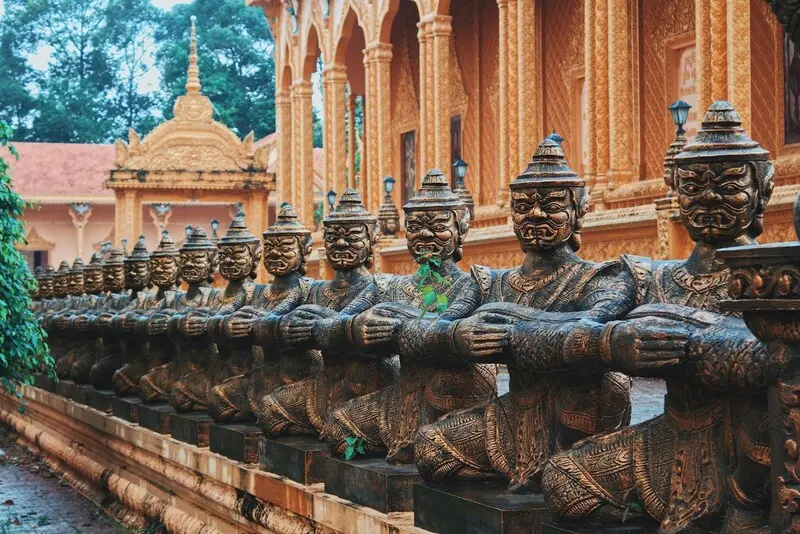Thưởng ngoạn ch&ugrave;a V&agrave;m Ray, ng&ocirc;i ch&ugrave;a Khmer d&aacute;t v&agrave;ng lớn nhất đất T&acirc;y Nam Bộ 8