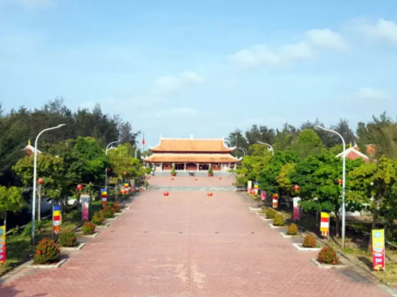 Vẻ đẹp kiến tr&uacute;c v&agrave; c&acirc;u chuyện lịch sử Thiền viện Tr&uacute;c L&acirc;m Tr&agrave; Vinh 3