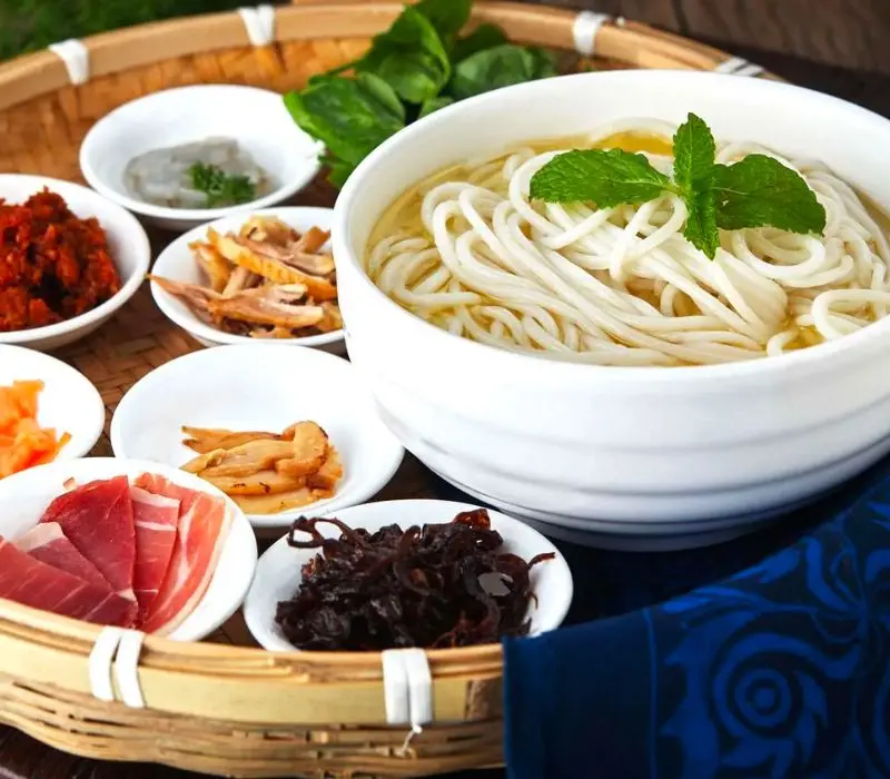 Bún qua cầu: Món ngon độc đáo từ cái tên đến hương vị