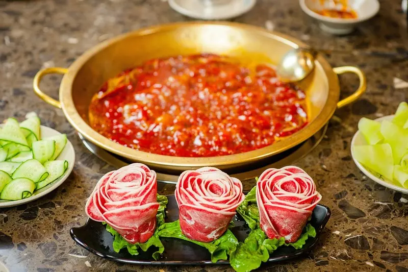 Thưởng thức mỹ vị Lẩu Tứ Xuy&ecirc;n nức tiếng ẩm thực Trung Hoa 8