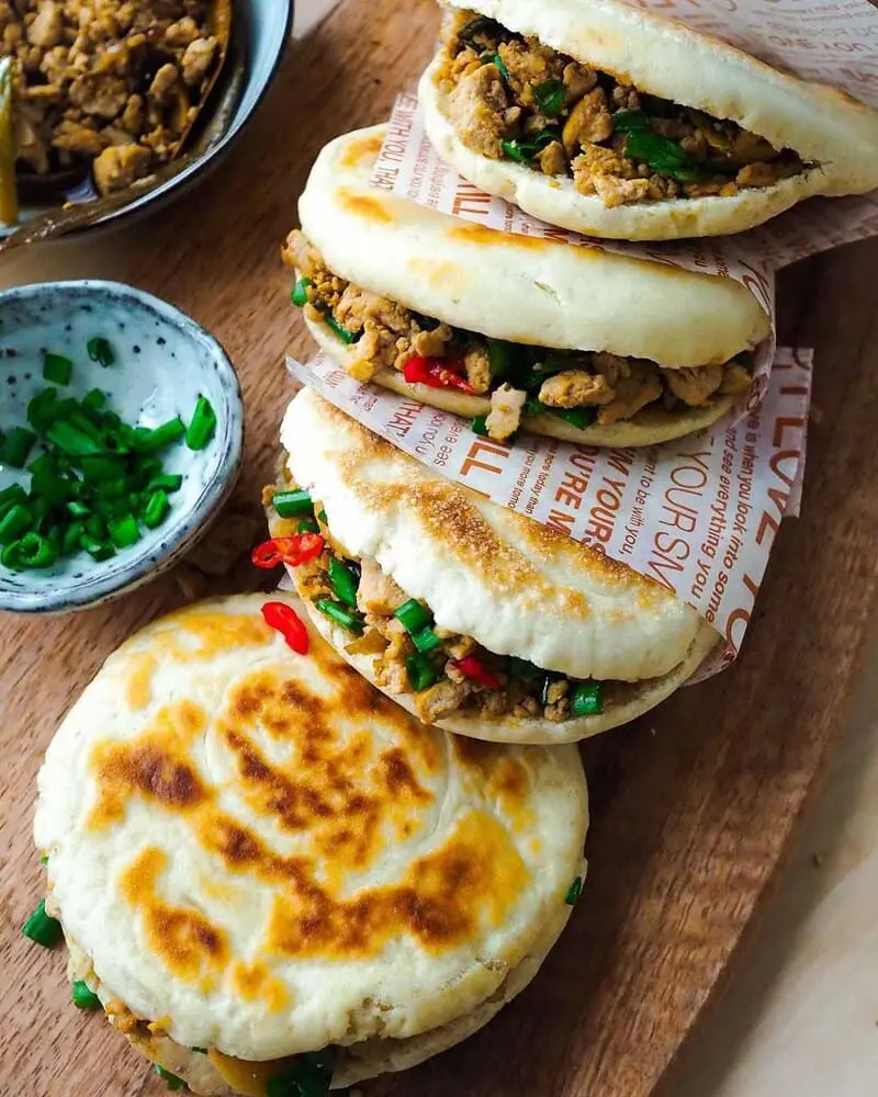 Thưởng thức Rou Jia Mo, b&aacute;nh m&igrave; kẹp nức tiếng phố phường T&acirc;y An 2