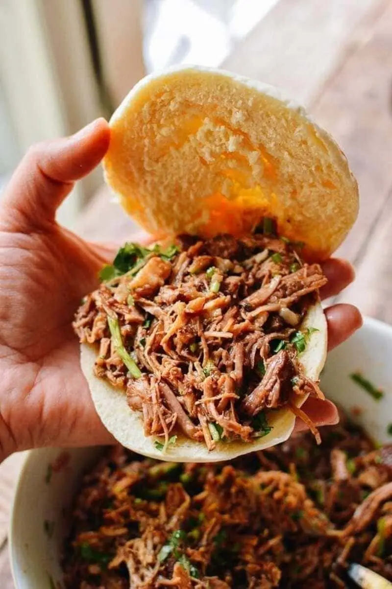 Thưởng thức Rou Jia Mo, b&aacute;nh m&igrave; kẹp nức tiếng phố phường T&acirc;y An 5