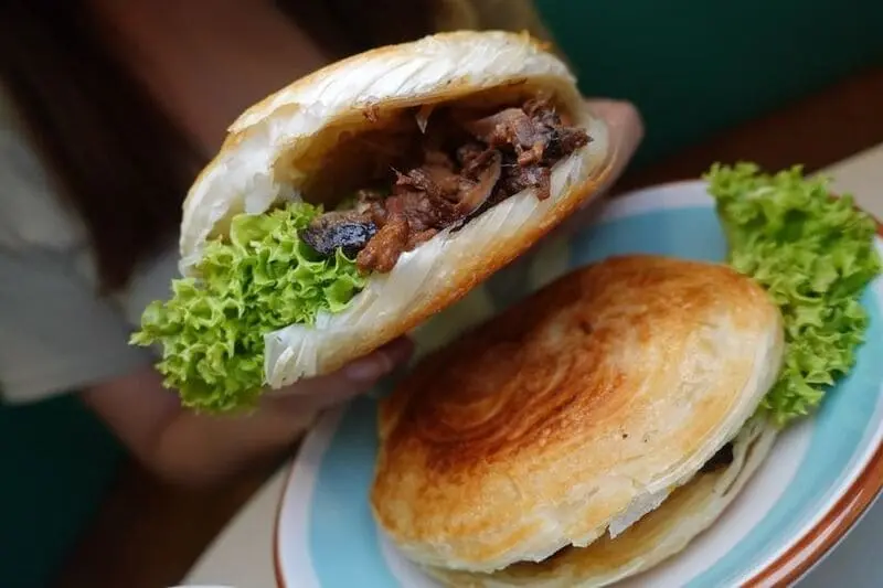 Thưởng thức Rou Jia Mo, b&aacute;nh m&igrave; kẹp nức tiếng phố phường T&acirc;y An 8