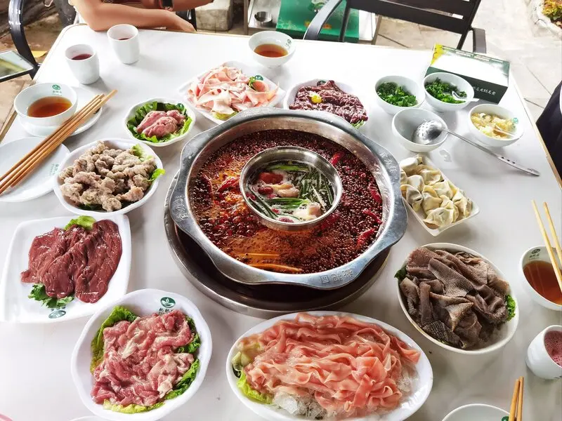 Tỳ B&agrave; Vi&ecirc;n Tr&ugrave;ng Kh&aacute;nh kỷ lục nh&agrave; h&agrave;ng lẩu lớn nhất thế giới 7
